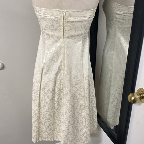 Couture strapless empire waist A-line floral embossed pattern on organic cotton - Picture 5 of 11